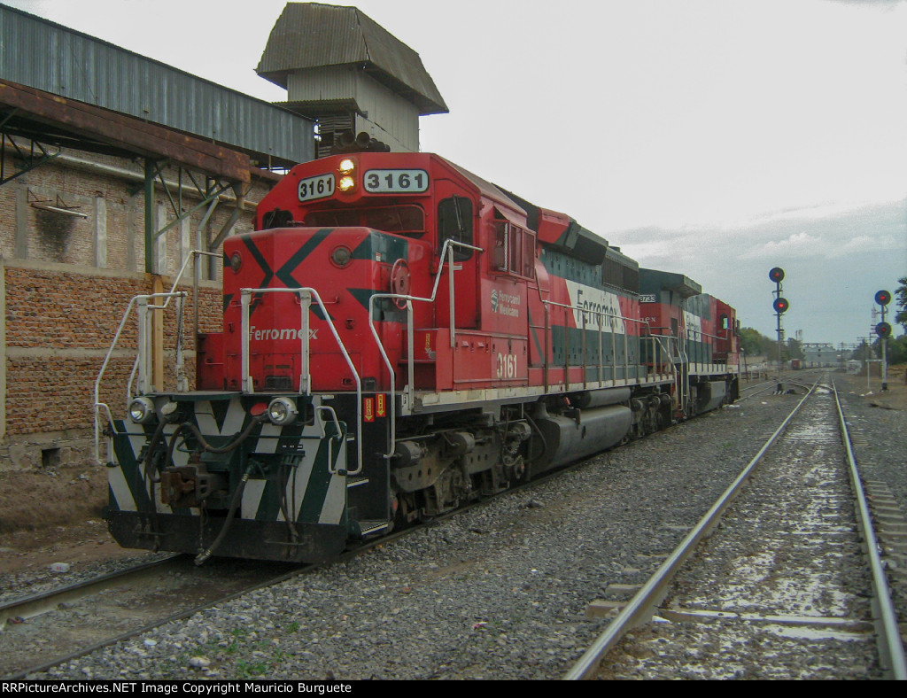 FXE SD40-2 and a Super 7 Locomotives